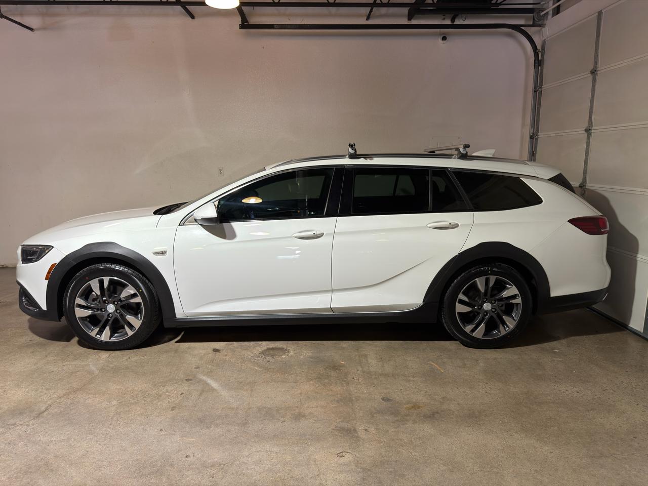 buick regal tourx 2018 W04GV8SX5J1093287 image buick regal tourx 2018 W04GV8SX5J1093287 image